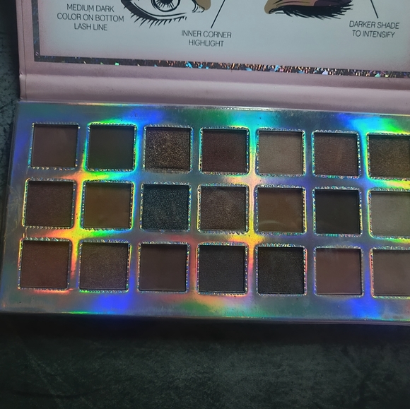 MAX STUDIO Everlasting Eyeshadow Palette - Picture 2 of 5